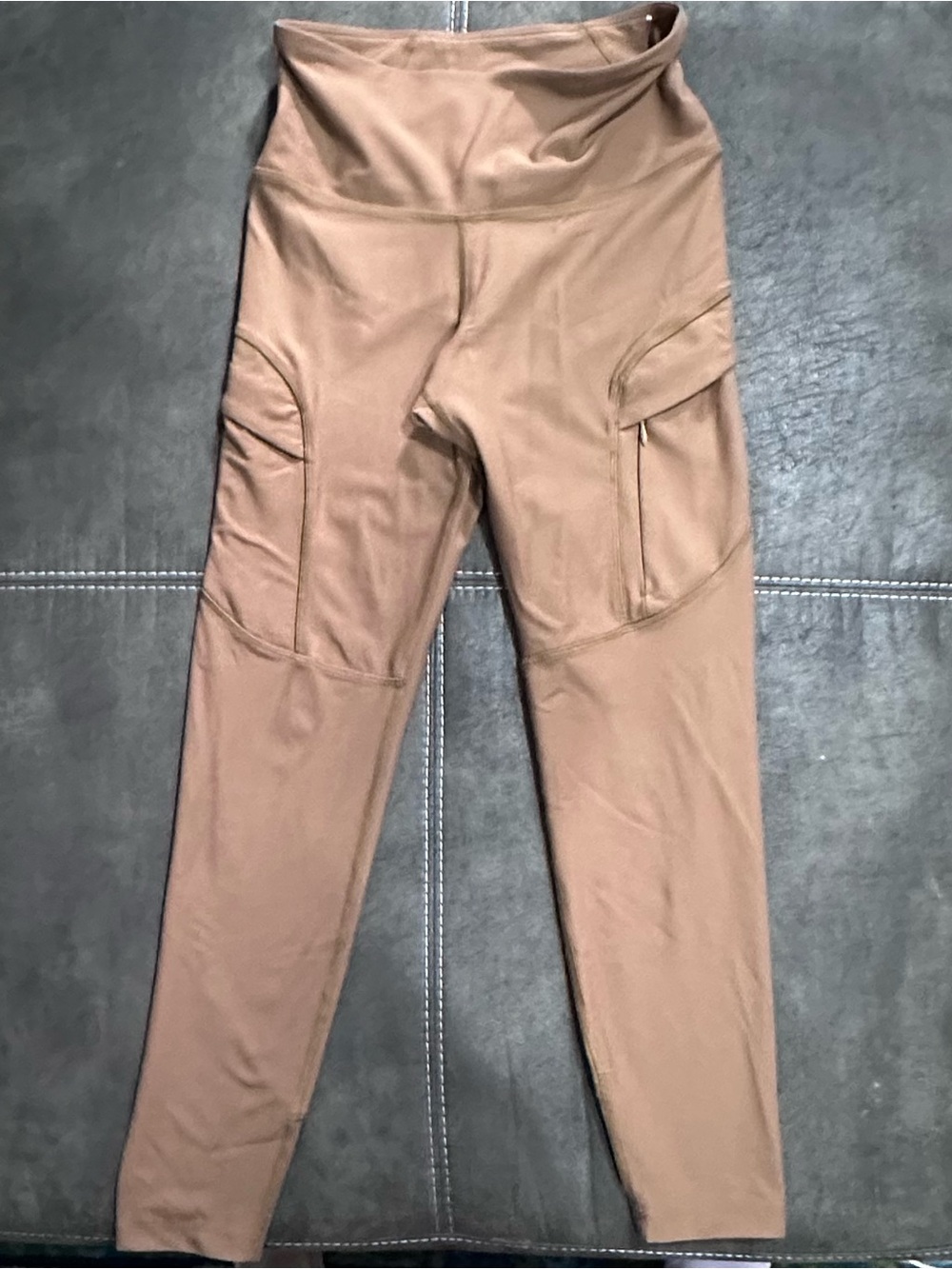 Old Navy High-Waist Cargo Leggings in Light Brown